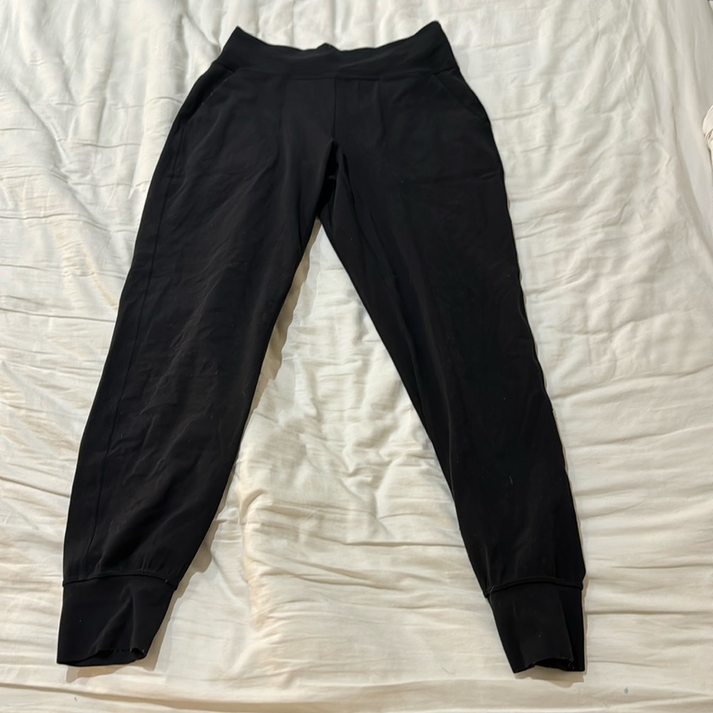 black lululemon align joggers